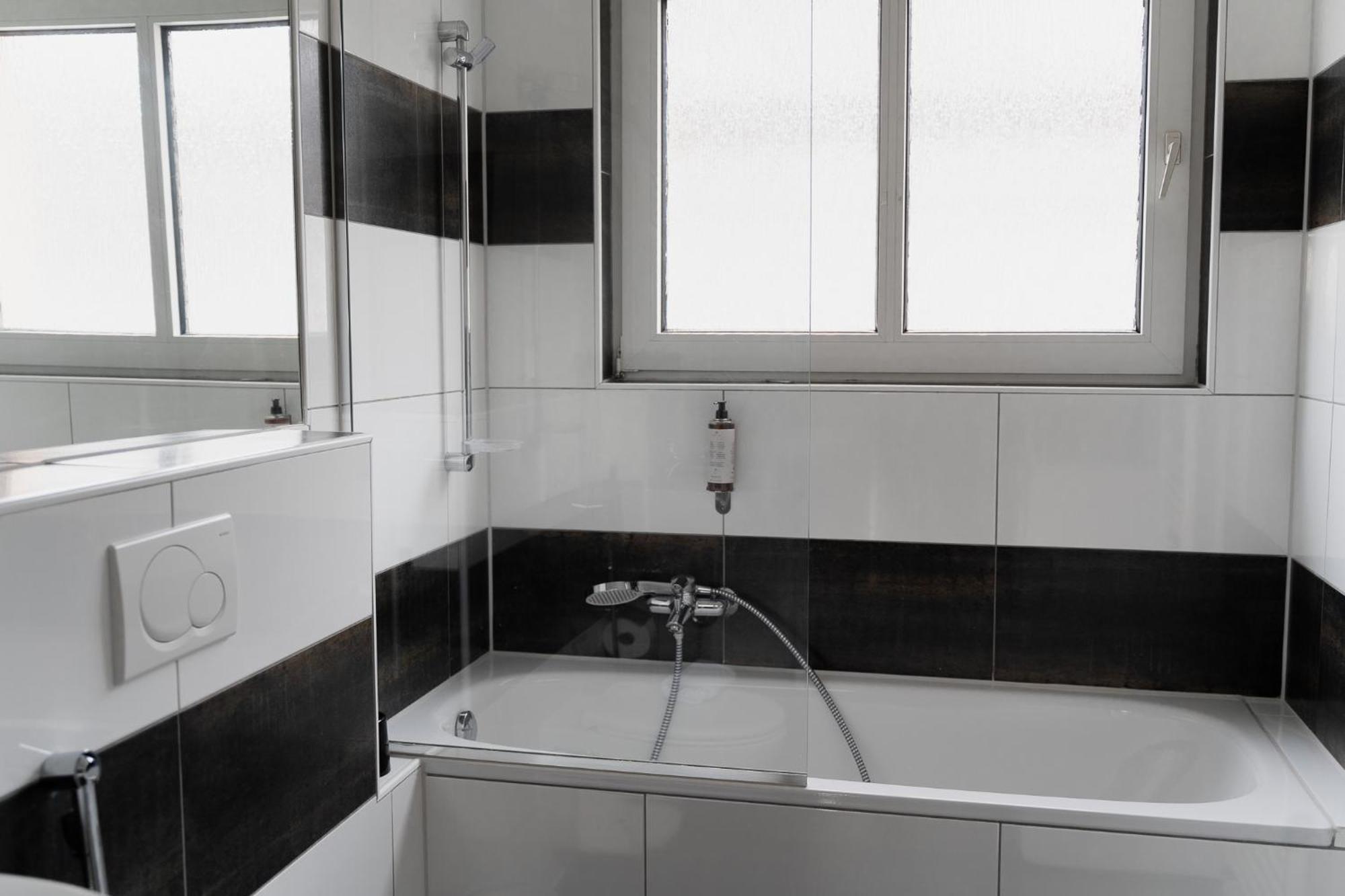 Gemuetliche & Individuelle Ferienwohnungen In Krefeld - Junik Apartments Room photo
